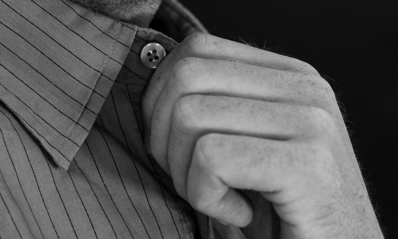 Quais são os principais tipos de colarinho em camisas masculinas?